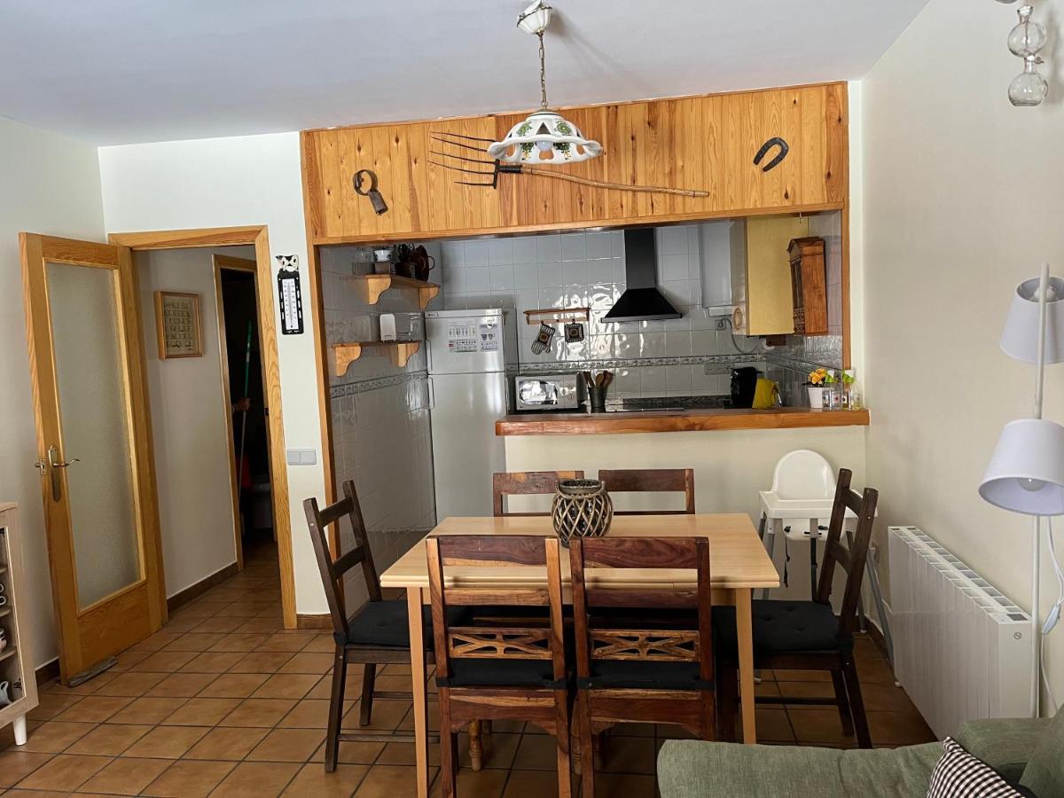 Cases Roses Apartment Escalo